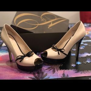 Peep Toe Bow Heels 7 1/2 Nude and Black